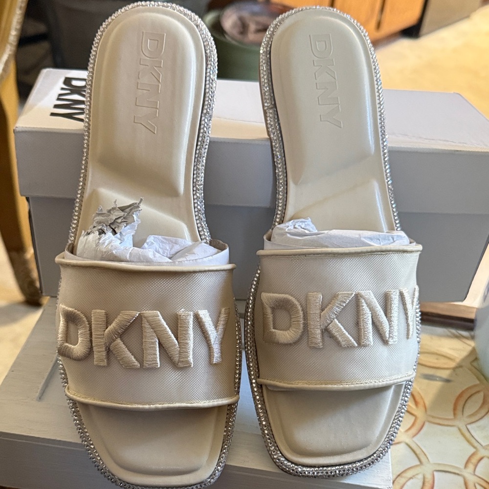 DKNY Women's Badin Studded Flat Sandal With Logo